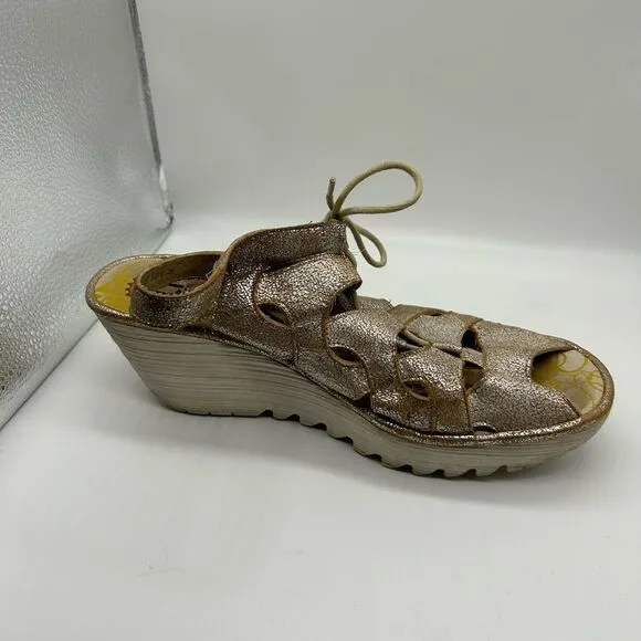Fly London Yexa Gold Metallic Crackle Size 40