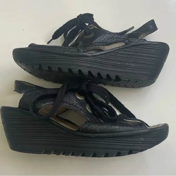 Fly London YLFA Lace Up Wedge Size 6.5