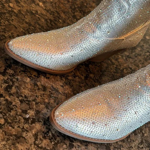 Forever embellished Sparkling Silver Western block heel Ankle Boots NWOT 10