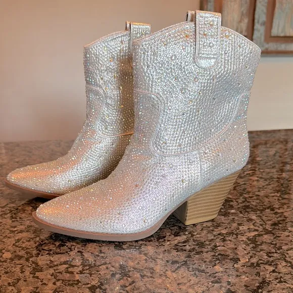 Forever embellished Sparkling Silver Western block heel Ankle Boots NWOT 10