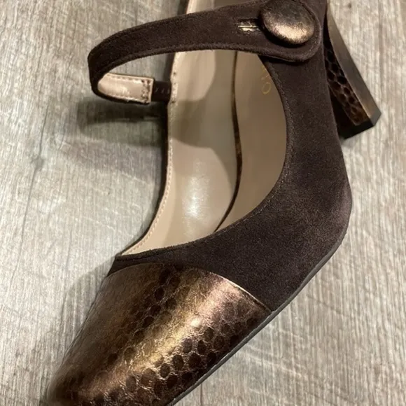 Franco Sarto Ulrich Chocolate brown suede and bronze maryjane heels size 9