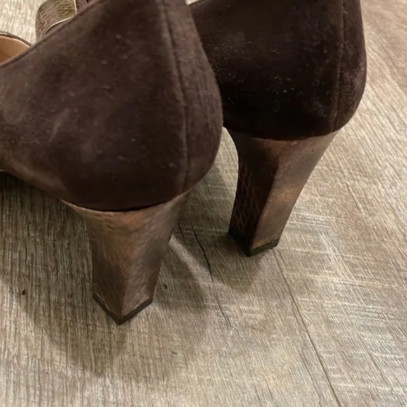 Franco Sarto Ulrich Chocolate brown suede and bronze maryjane heels size 9