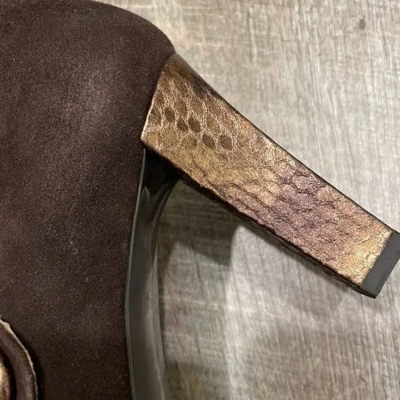 Franco Sarto Ulrich Chocolate brown suede and bronze maryjane heels size 9