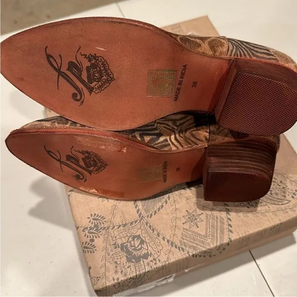 Free People Animal Charm Double V Booties Size 8.5