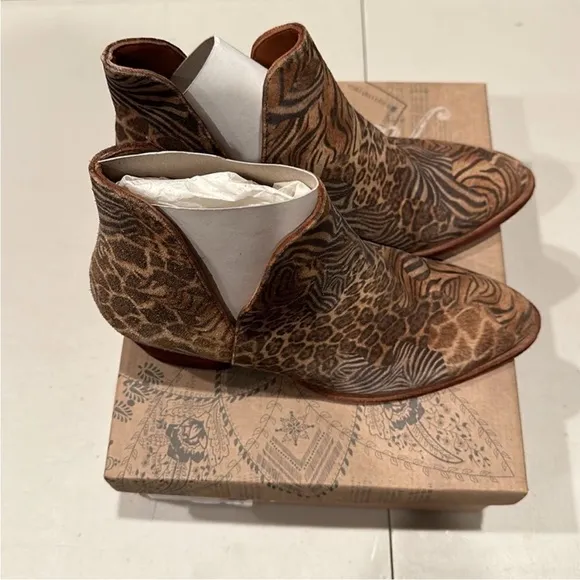 Free People Animal Charm Double V Booties Size 8.5
