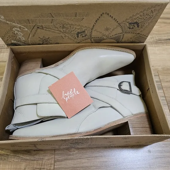 Free People Back Loop Ankle Boot, size US 10