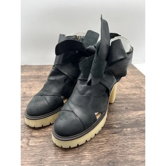 Free People Blake Platform Heel Size 38 / 8 Black Suede Shoes