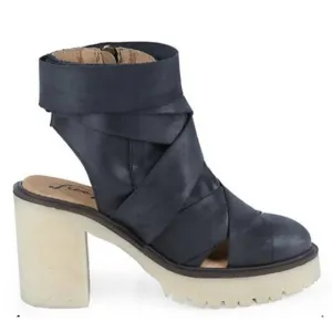 Free People Blake Platform Heel Size 38 / 8 Black Suede Shoes