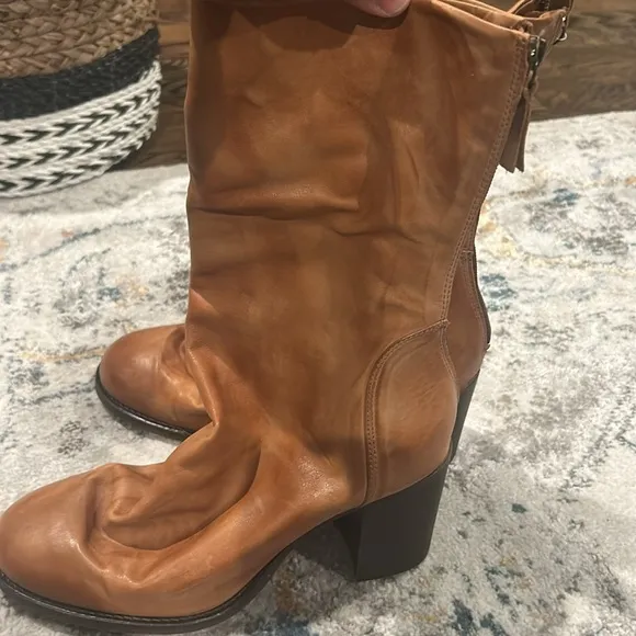 Free People Elle Womens Block Heel Boots in cognac size 40