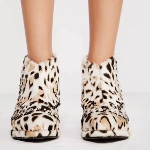 FREE PEOPLE leather Booties Chasing Cowgirl Chore Western animal Print