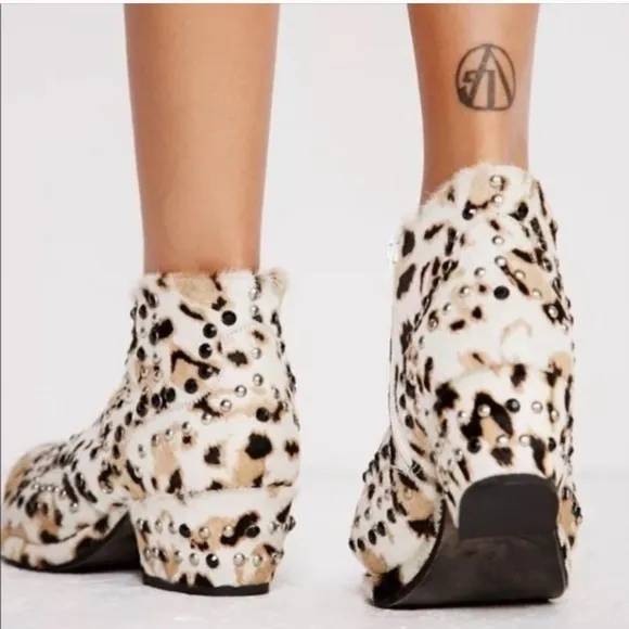 FREE PEOPLE leather Booties Chasing Cowgirl Chore Western animal Print