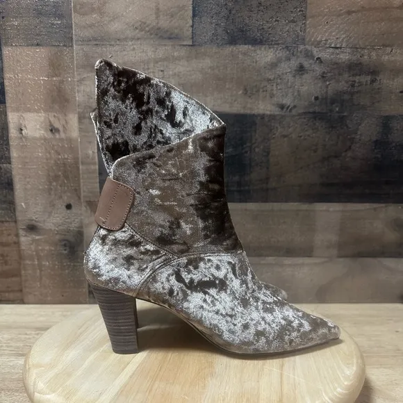 Free People Moonlight Brown/Gold Crushed Velvet Asymmetrical Boots Size 39 (8.5)