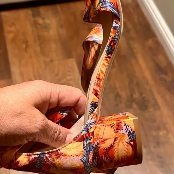 FREE PEOPLE orange floral block heel sandals. Size 37