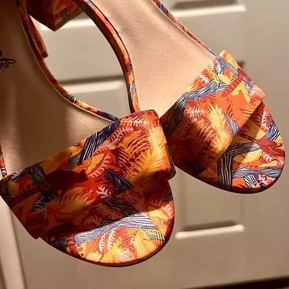 FREE PEOPLE orange floral block heel sandals. Size 37
