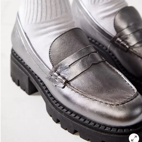 Free People Pewter Lyra Lug Sole Leather Loafer Size 38 Worn