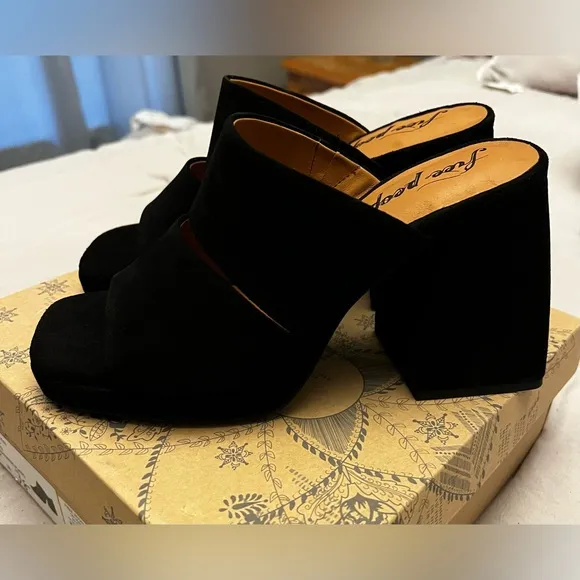 FREE PEOPLE Suede Love IsEverywhere Platform Sandals NWT size 7 (38)