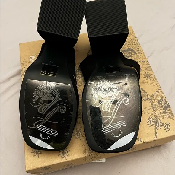 FREE PEOPLE Suede Love IsEverywhere Platform Sandals NWT size 7 (38)