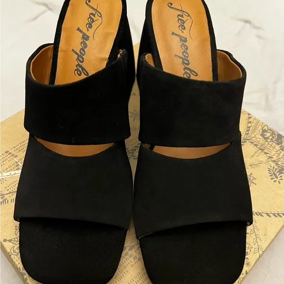 FREE PEOPLE Suede Love IsEverywhere Platform Sandals NWT size 7 (38)