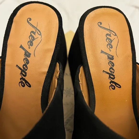 FREE PEOPLE Suede Love IsEverywhere Platform Sandals NWT size 7 (38)