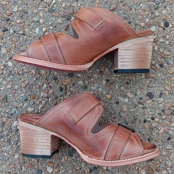 Freebird By Steven Caprice Leather Buckle Strap Sandals Womens Sz 8