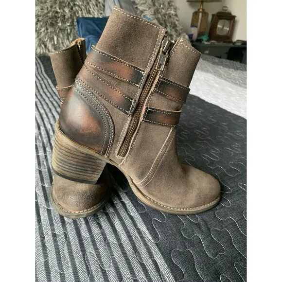 Freebird Shiloh Brown Suede Ankle Boots W/Straps Sz 8 Block Heel Distressed