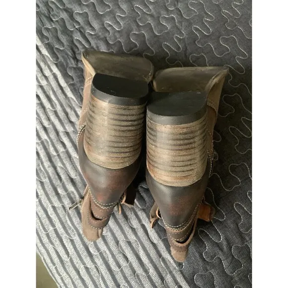 Freebird Shiloh Brown Suede Ankle Boots W/Straps Sz 8 Block Heel Distressed