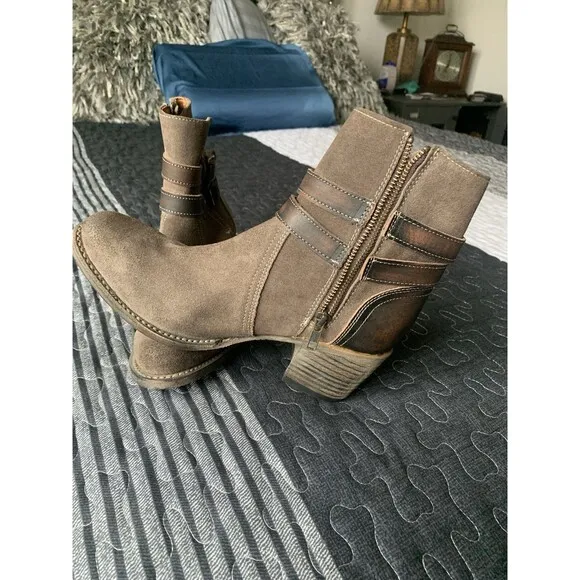Freebird Shiloh Brown Suede Ankle Boots W/Straps Sz 8 Block Heel Distressed