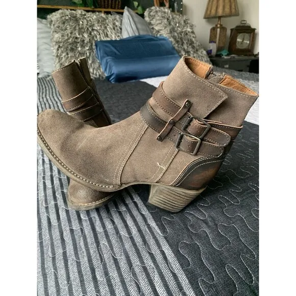 Freebird Shiloh Brown Suede Ankle Boots W/Straps Sz 8 Block Heel Distressed