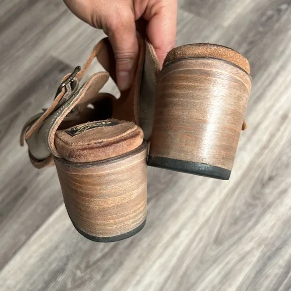 FREEBIRD Women’s Leather Strap Block Heel Sandals Distressed Sandal 8
