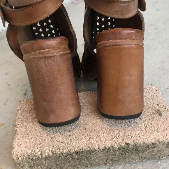 Freebird cutout ankle