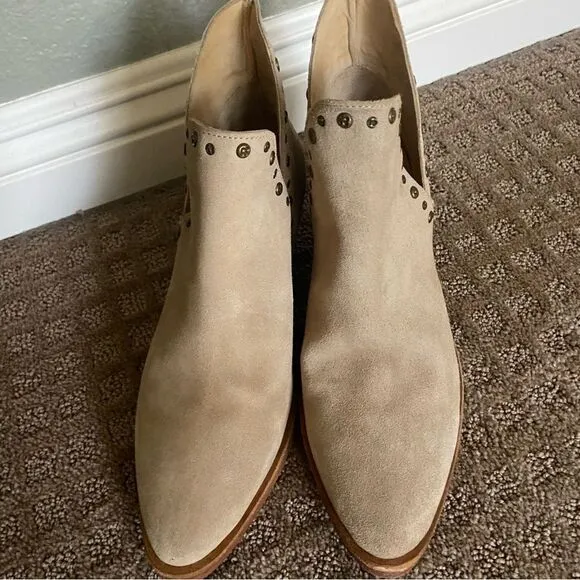 Free People Studded Charm Double V Ankle Boots in Tan SIZE 38 Nwt
