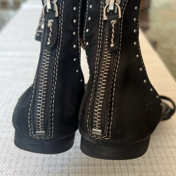 🥰Frye black suede low heel ,studded sandal, ankles strap,size 8-8.5, runs big .