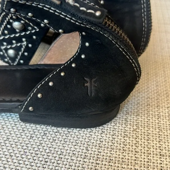 🥰Frye black suede low heel ,studded sandal, ankles strap,size 8-8.5, runs big .