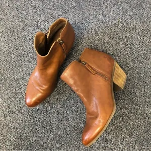 FRYE/ Boots By Frye/  Size: 10/ ANKLE BLOCK HEEL/ in pet friendly home