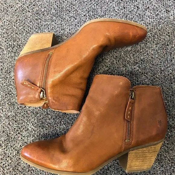 FRYE/ Boots By Frye/  Size: 10/ ANKLE BLOCK HEEL/ in pet friendly home