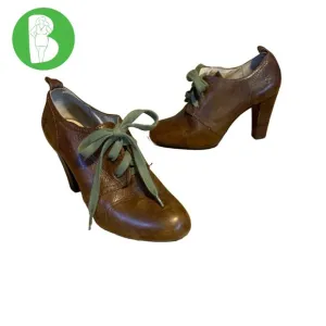 FRYE BROWN DISTRESSES LEATHER HIGH HEEL &quot;MIRANDA&quot; LACE UP SHOES (8M)