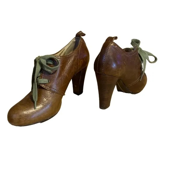 FRYE BROWN DISTRESSES LEATHER HIGH HEEL &quot;MIRANDA&quot; LACE UP SHOES (8M)