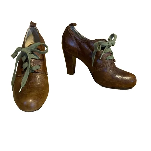 FRYE BROWN DISTRESSES LEATHER HIGH HEEL &quot;MIRANDA&quot; LACE UP SHOES (8M)