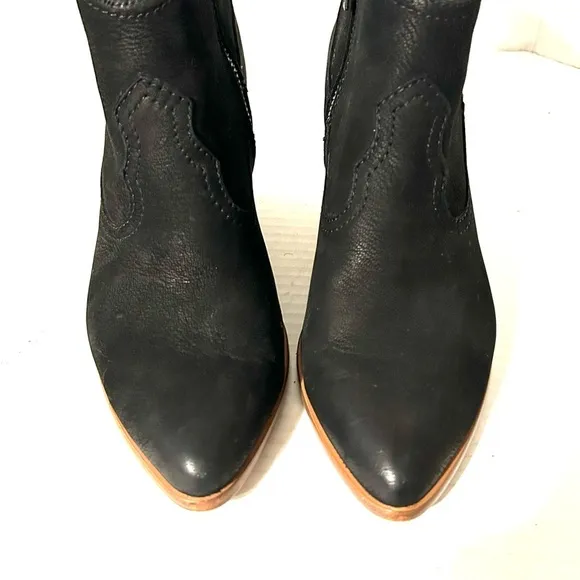 Frye Reina Black Nubuck Suede Block Heel Zip Ankle Bootie Western Size 6.5 M