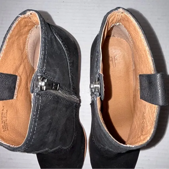 Frye Reina Black Nubuck Suede Block Heel Zip Ankle Bootie Western Size 6.5 M