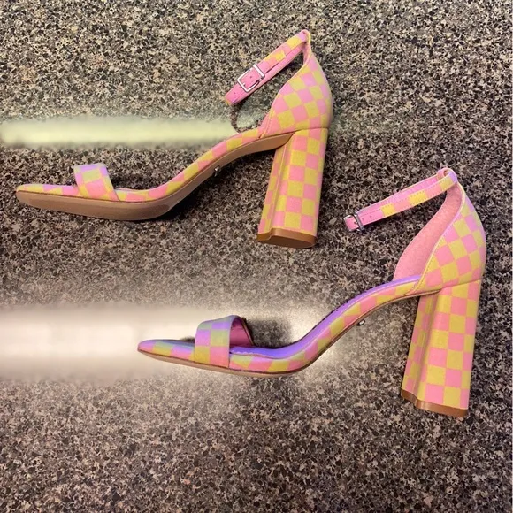 “GIANNI BINI” Maileigh Checkerboard Block Heel Sandals