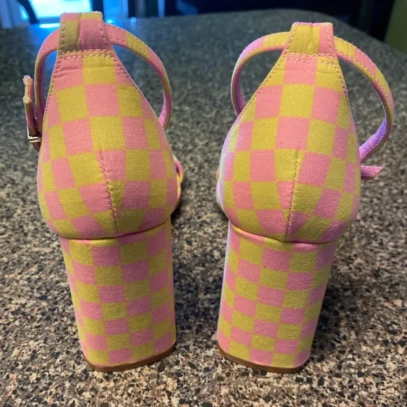 “GIANNI BINI” Maileigh Checkerboard Block Heel Sandals
