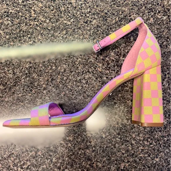 “GIANNI BINI” Maileigh Checkerboard Block Heel Sandals