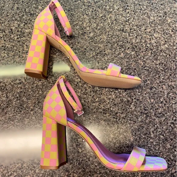 “GIANNI BINI” Maileigh Checkerboard Block Heel Sandals