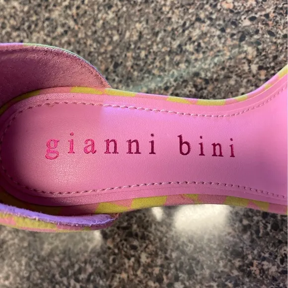 “GIANNI BINI” Maileigh Checkerboard Block Heel Sandals