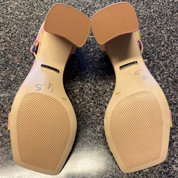 “GIANNI BINI” Maileigh Checkerboard Block Heel Sandals