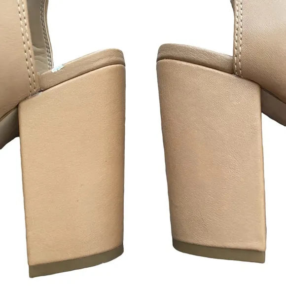 Gianni Bini Nude Leather with Metal Detail Block Heel Strappy Sandals 8.5
