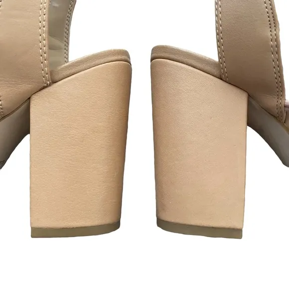 Gianni Bini Nude Leather with Metal Detail Block Heel Strappy Sandals 8.5