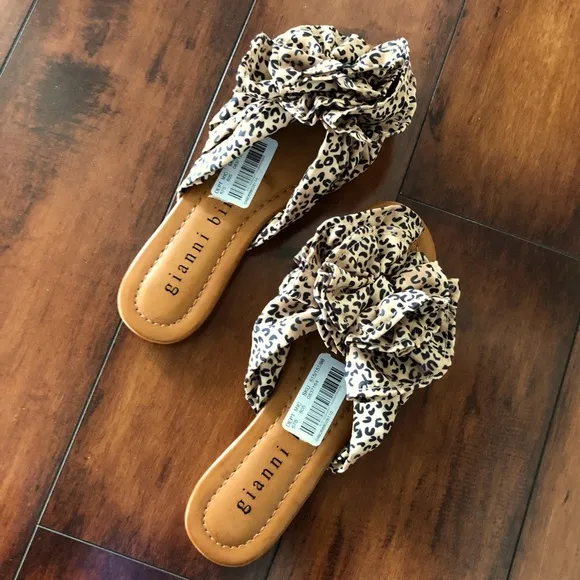🆕Gianni Bini Sandals. NWT  000AJ