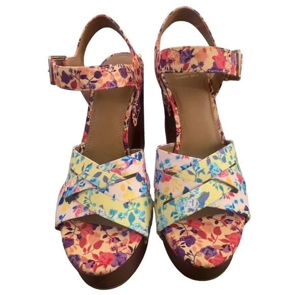 GIANNI BINI ENLIGHTEN FLORAL PLATFORM